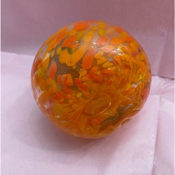 VTG MURANO-STYLE ART GLASS PEACH WITH A GREEN LEAF Paper weight - Picture 9 of 13